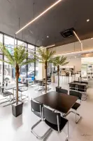 블랙&화이트 모던 카페 홀 인테리어